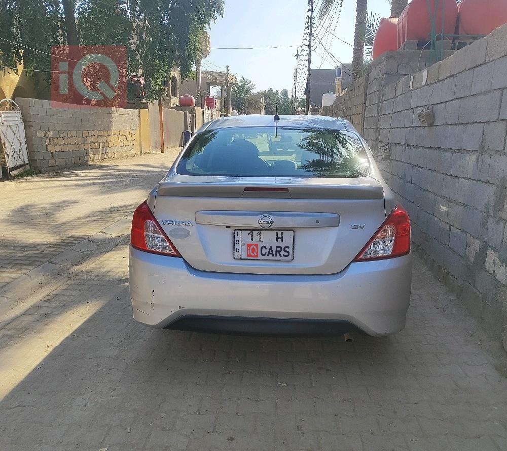 نيسان فيرسا